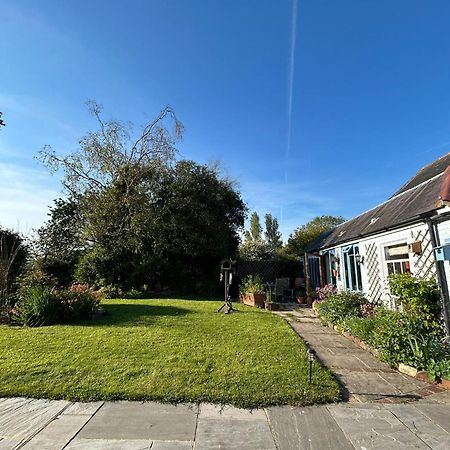 Cosy Cottage Ground Floor Bedroom Ensuite With Private Entrance Chichester Eksteriør billede