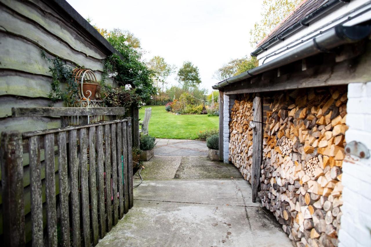 Cosy Cottage Ground Floor Bedroom Ensuite With Private Entrance Chichester Eksteriør billede