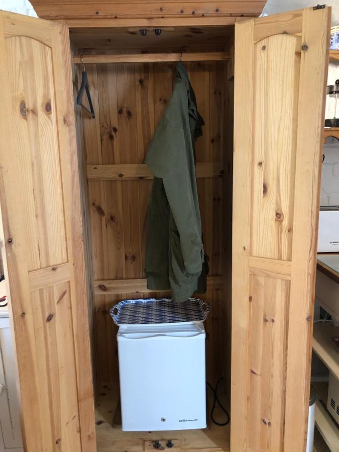 Cosy Cottage Ground Floor Bedroom Ensuite With Private Entrance Chichester Eksteriør billede